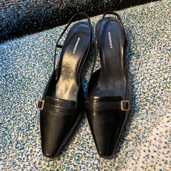 Brand new without tag Burberry black patent low heels 38.5 - Picture 1 of 9